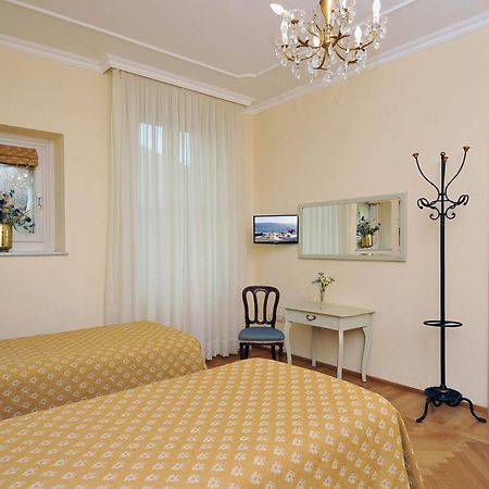 Hotel Monte Baldo E Villa Acquarone Гардоне Ривьера Номер фото
