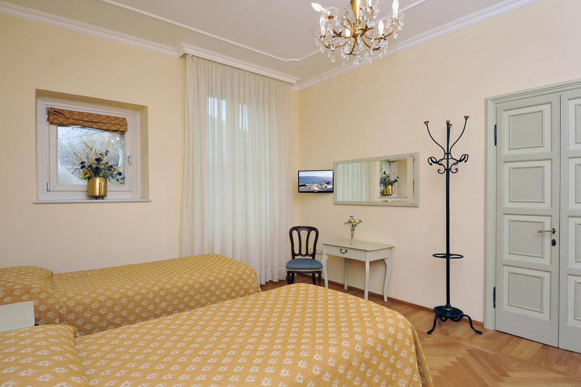 Hotel Monte Baldo E Villa Acquarone Гардоне Ривьера Номер фото
